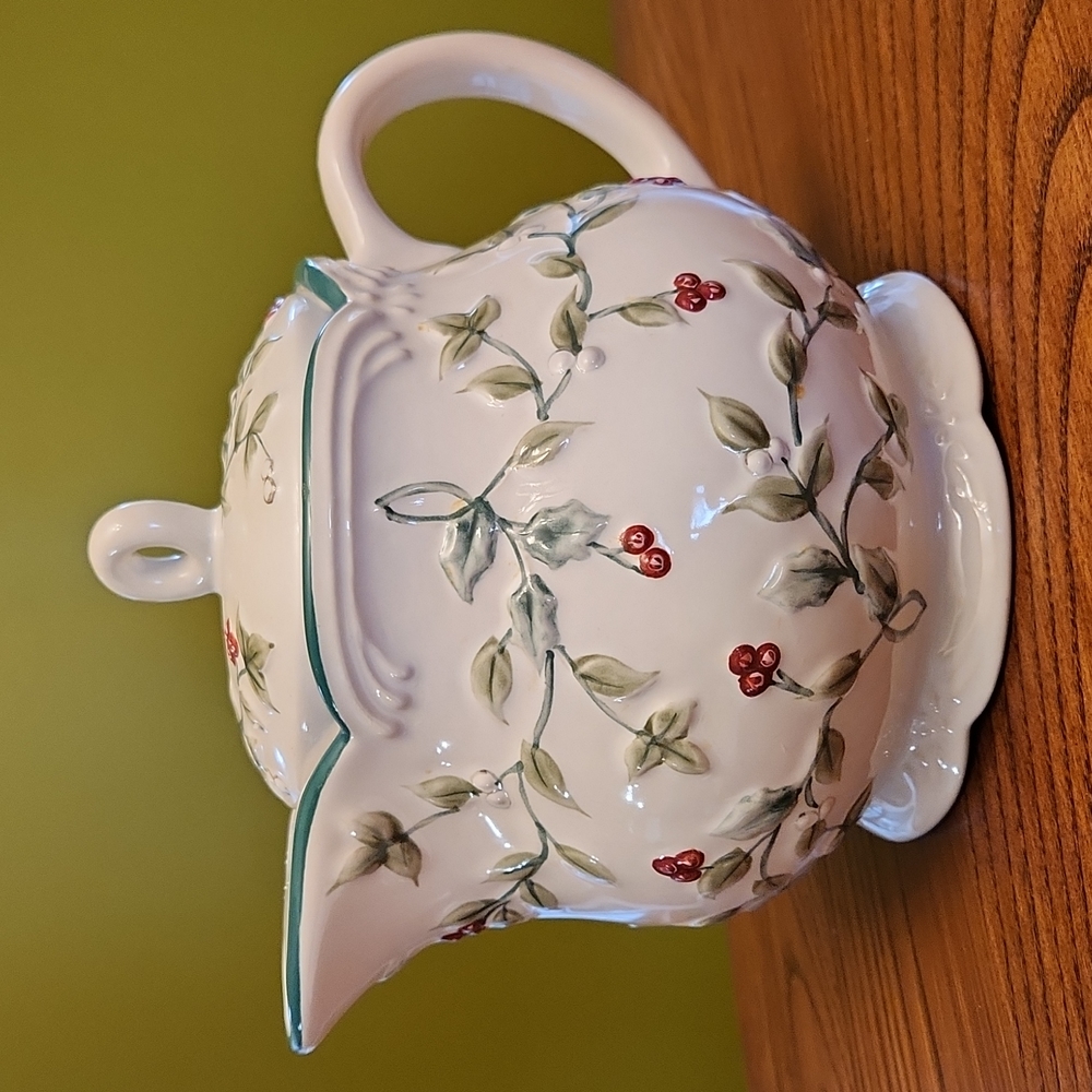 Pfaltzgraff Winterberry Personal Teapot
